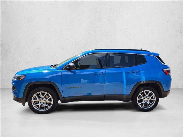 Used 2023 Jeep Compass Latitude w/ Sun and Sound Group AWD/4WD image 8