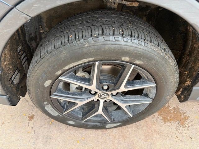 Used 2017 Toyota RAV4 SE AWD/4WD image 12