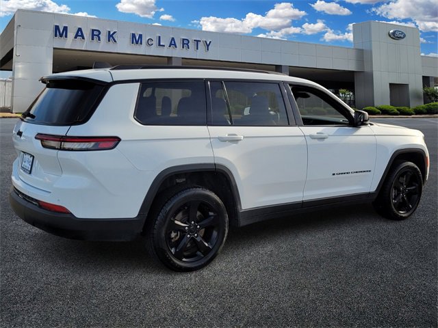 Used 2023 Jeep Grand Cherokee L Laredo image 3