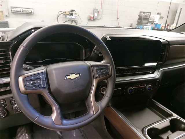 Used 2024 Chevrolet Silverado 3500 High Country w/ Technology Package image 16