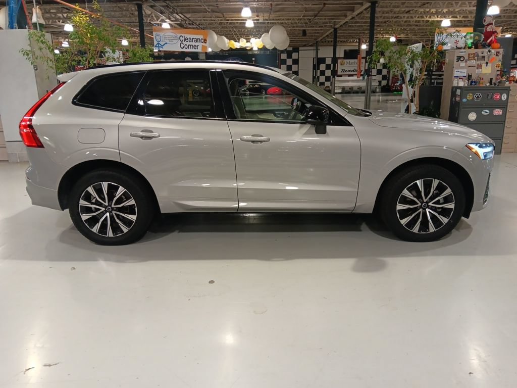 Used 2024 Volvo XC60 B5 Core w/ Protection Package Premier AWD/4WD image 10