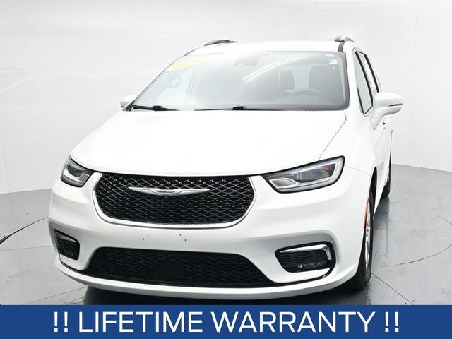 Used 2022 Chrysler Pacifica Touring-L FWD image 3