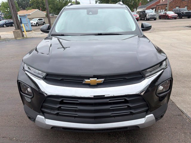 Used 2023 Chevrolet TrailBlazer LT w/ Convenience Package FWD image 2