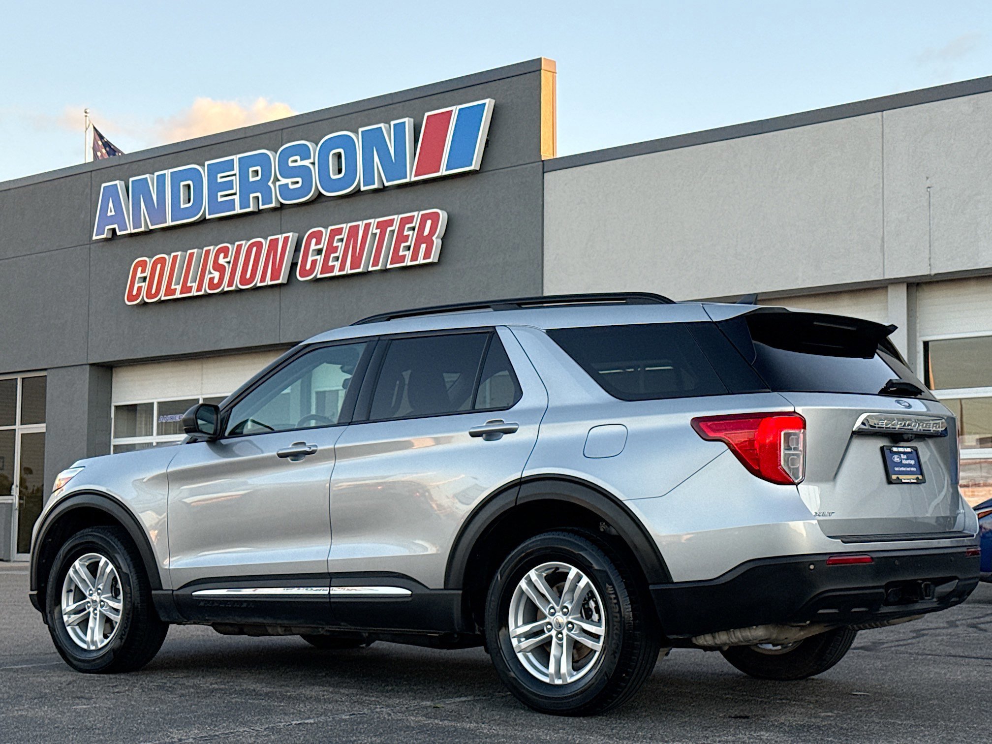 Certified 2023 Ford Explorer XLT w/ Class IV Trailer Tow Package image 2