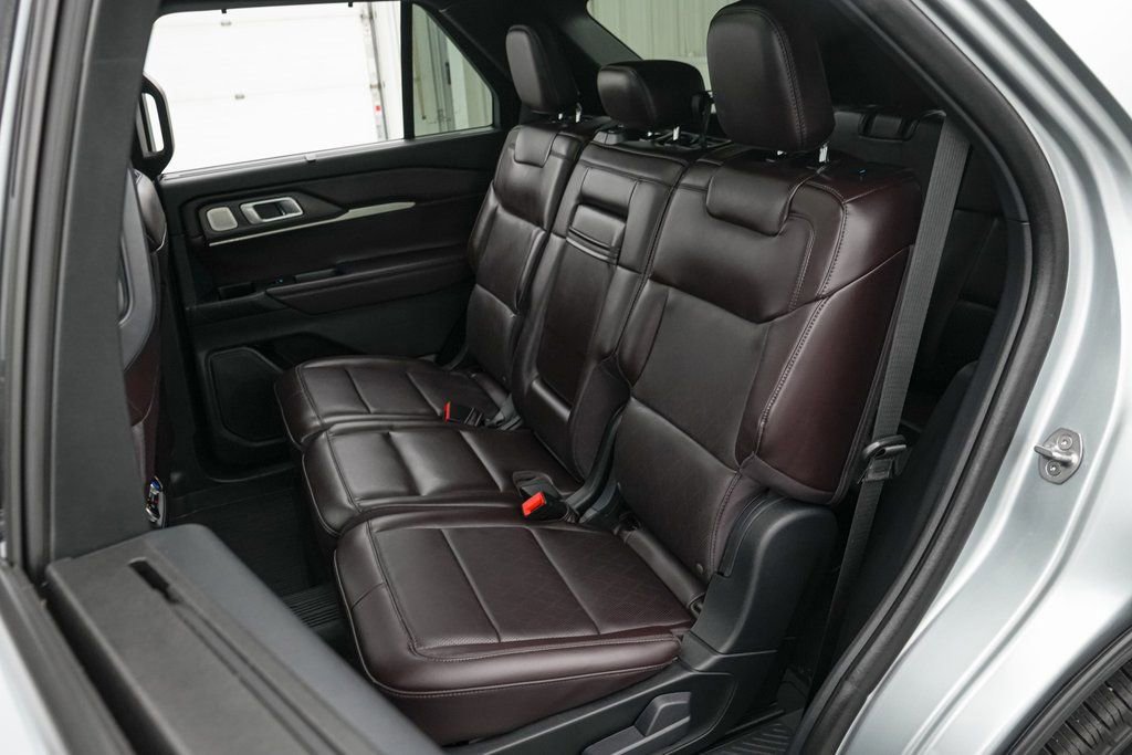 Certified 2025 Ford Explorer Platinum image 19