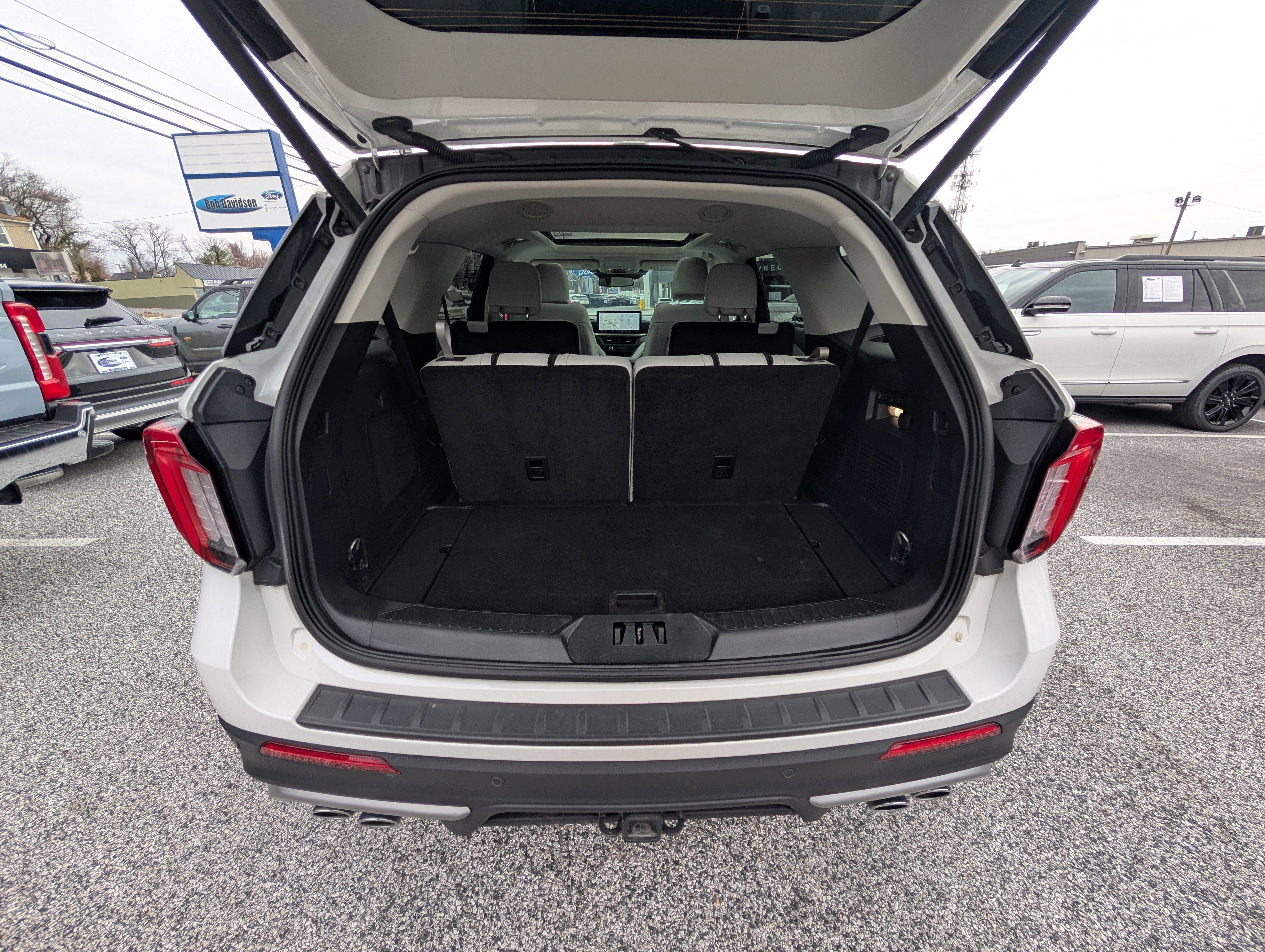 Certified 2025 Ford Explorer Platinum w/ Ultimate Package image 15