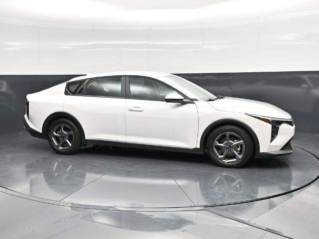 Used 2025 Kia K4 FWD image 3