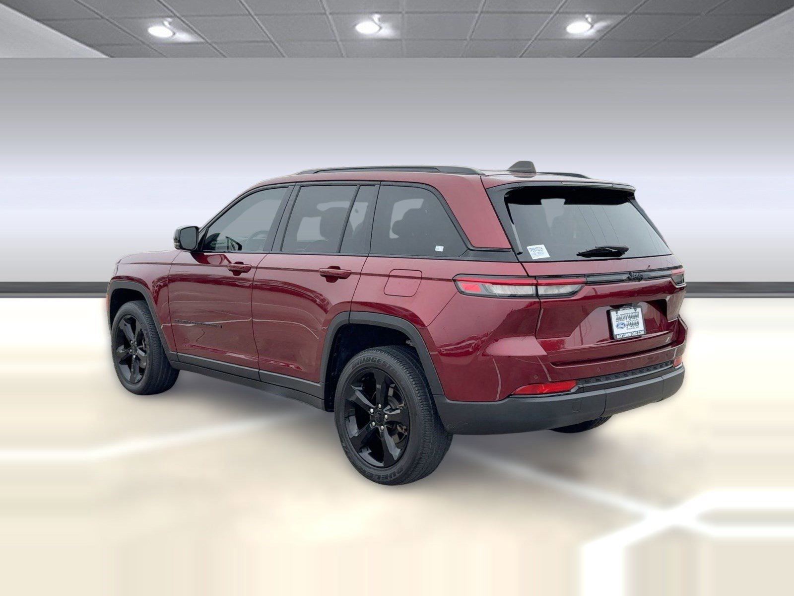Used 2023 Jeep Grand Cherokee Altitude image 5