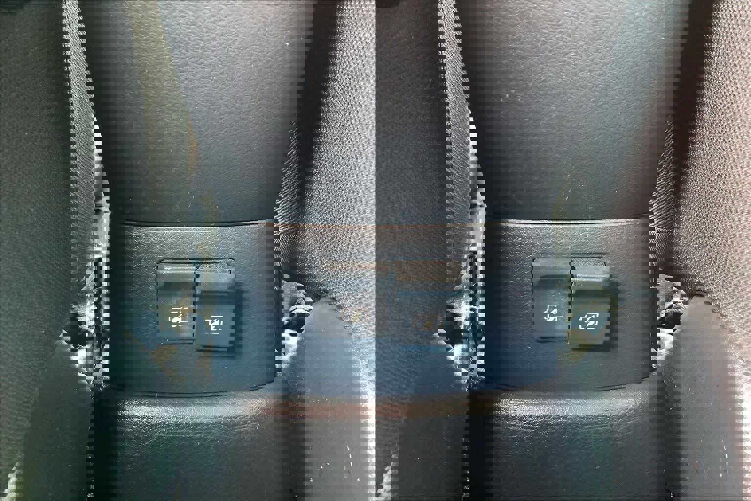 Used 2020 Nissan Kicks SR image 34