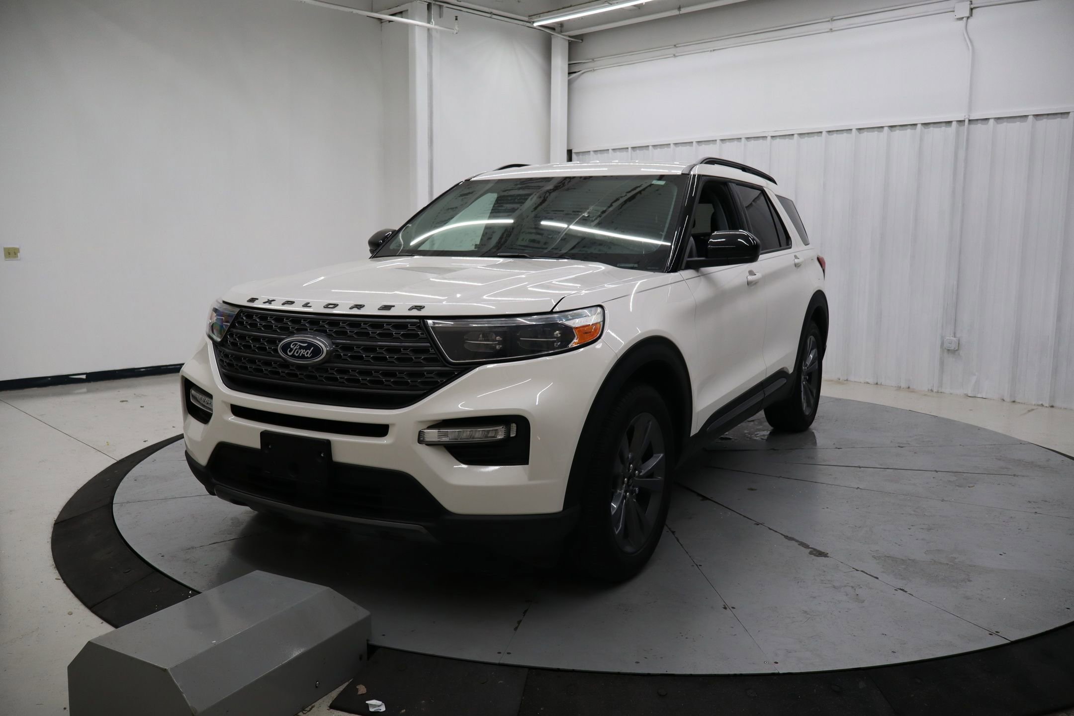 Certified 2023 Ford Explorer XLT w/ Equipment Group 202A image 10