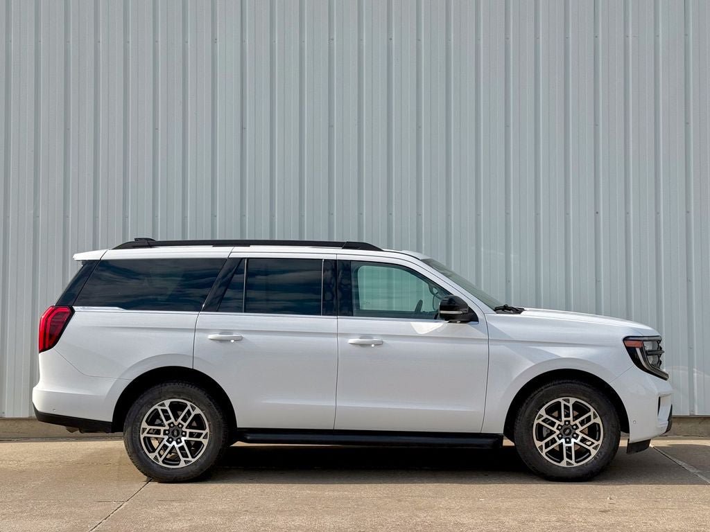 Certified 2025 Ford Expedition Active AWD/4WD image 7