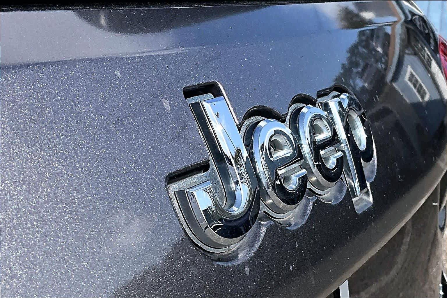 Used 2020 Jeep Grand Cherokee Laredo RWD image 31