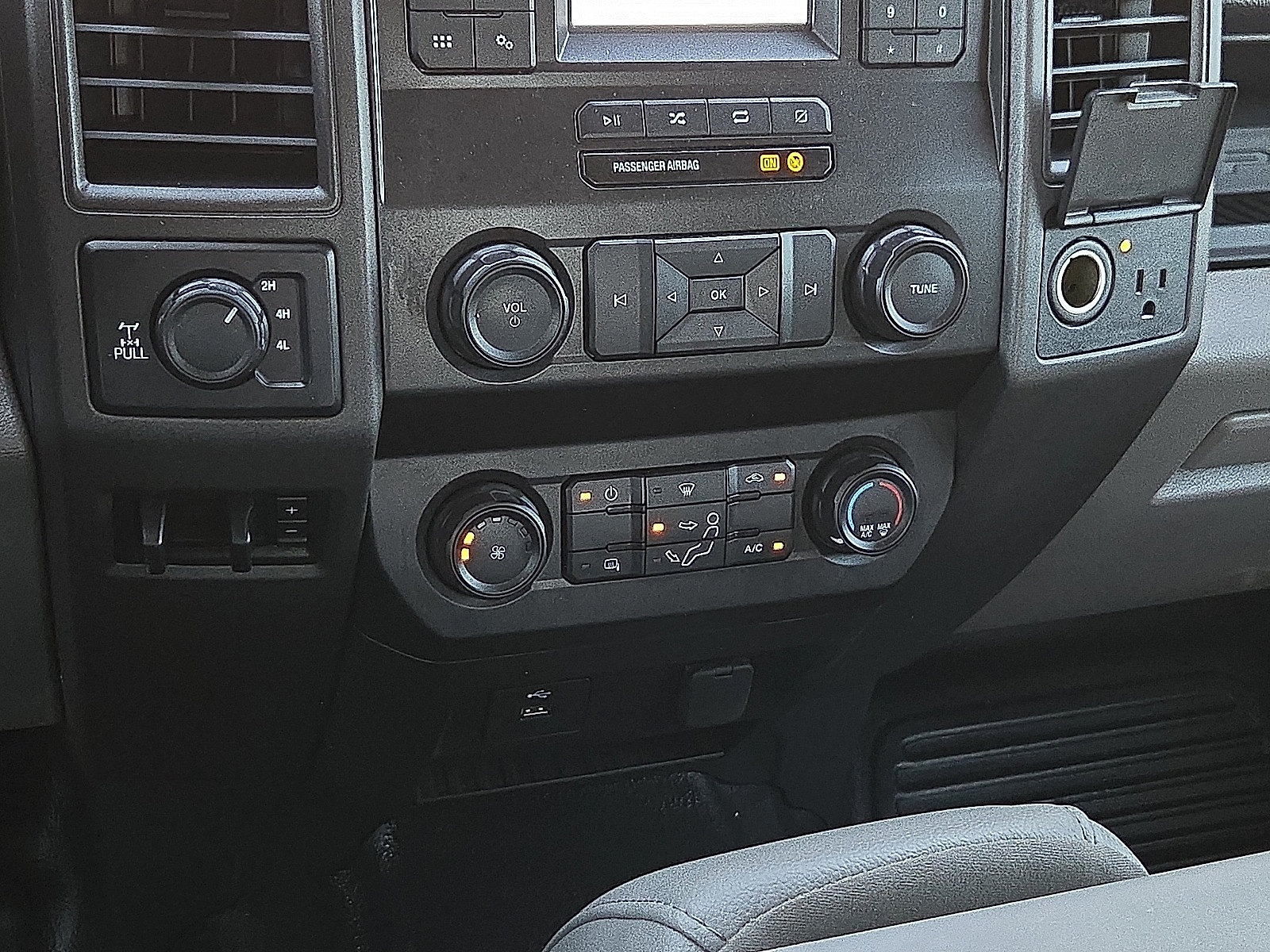 Certified 2022 Ford F250 XL w/ STX Appearance Package AWD/4WD image 19