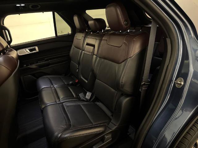 Certified 2020 Ford Explorer Platinum w/ Premium Technology Package AWD/4WD image 32