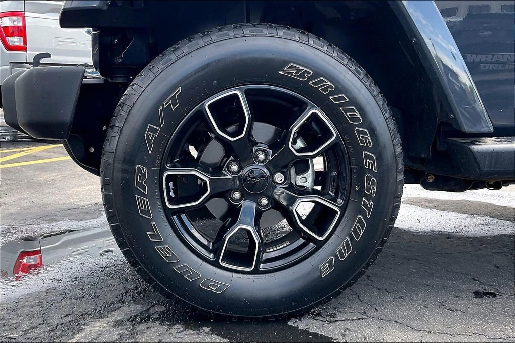 Used 2017 Jeep Wrangler Unlimited Sahara AWD/4WD image 8