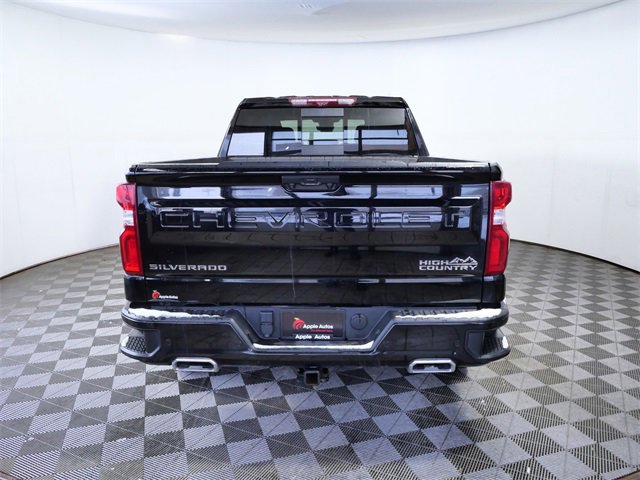 Used 2023 Chevrolet Silverado 1500 High Country w/ Technology Package image 3