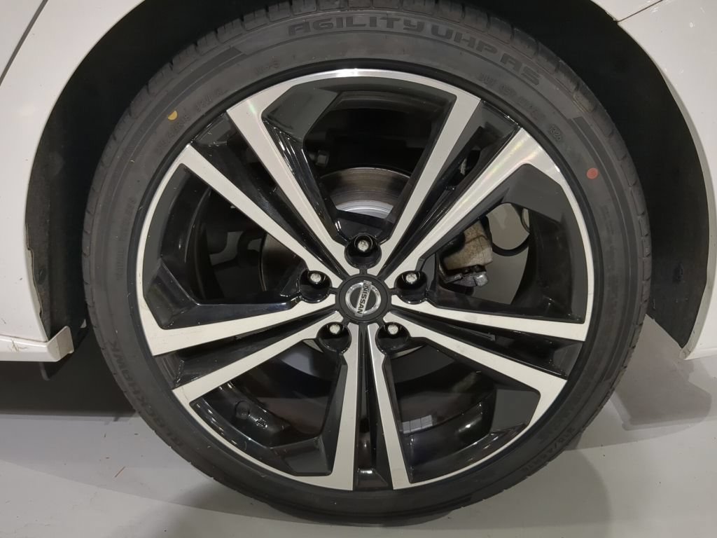 Used 2022 Nissan Sentra SR w/ Lighting Package FWD image 6