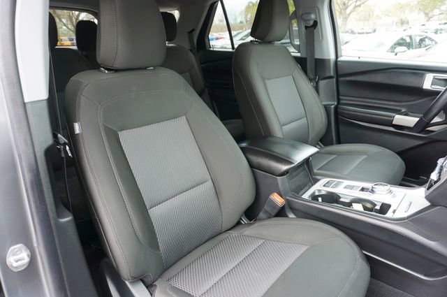 Certified 2023 Ford Explorer XLT image 2