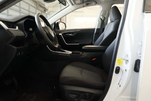 Used 2021 Toyota RAV4 XLE FWD image 11
