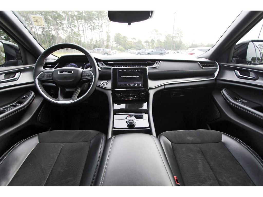 Used 2023 Jeep Grand Cherokee L Laredo image 13