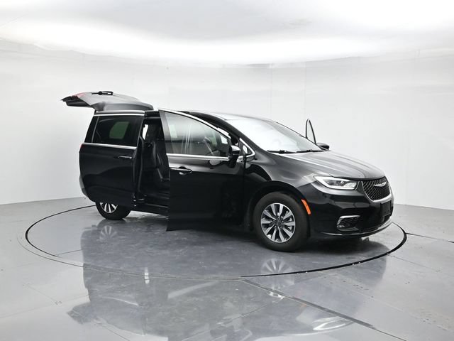 Used 2025 Chrysler Pacifica Select FWD image 50