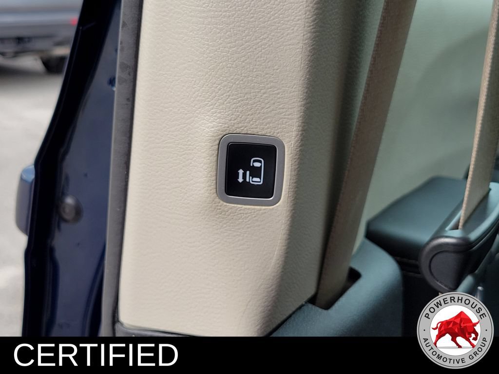 Used 2023 Chrysler Pacifica Touring-L FWD image 19