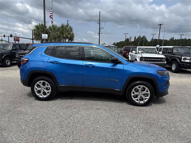 Used 2024 Jeep Compass Latitude AWD/4WD image 14