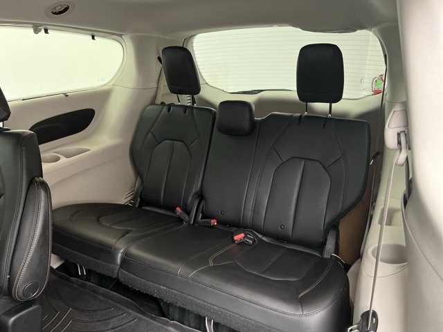 Used 2019 Chrysler Pacifica Touring-L FWD image 13