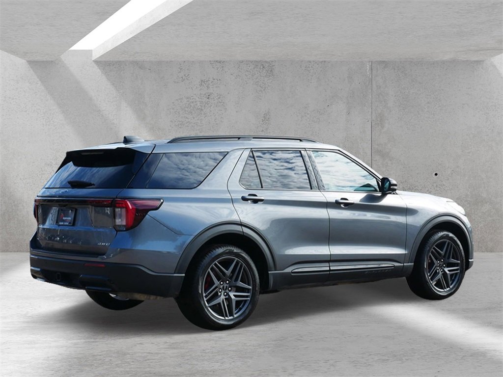 Certified 2025 Ford Explorer ST-Line w/ ST-Line Street Pack image 3