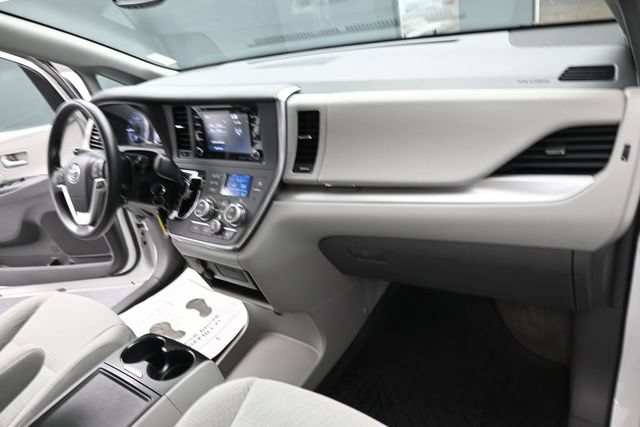 Used 2018 Toyota Sienna LE FWD image 27