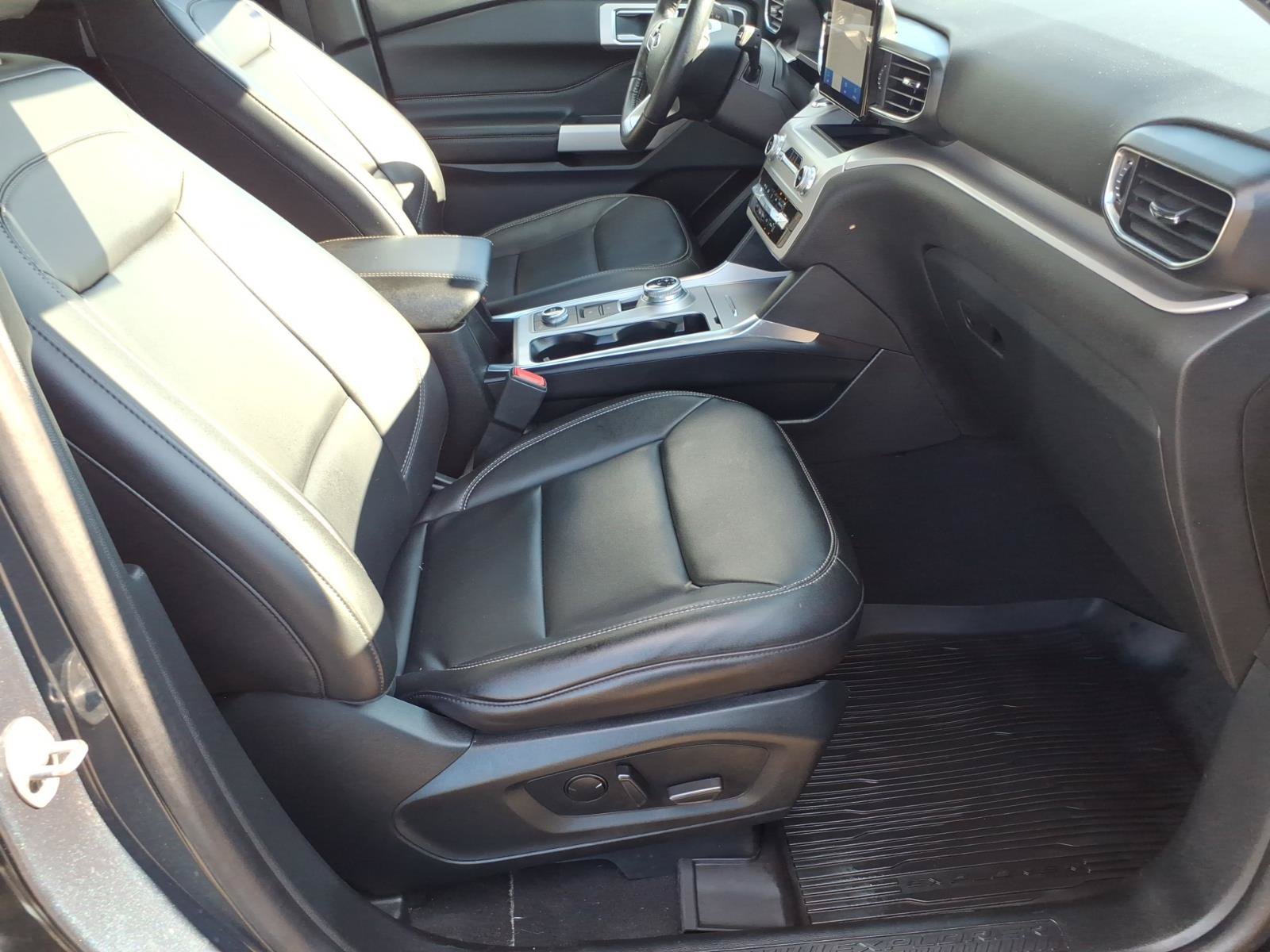 Certified 2023 Ford Explorer XLT w/ Equipment Group 202A AWD/4WD image 8