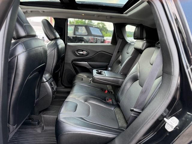 Used 2022 Jeep Cherokee Latitude Lux w/ Sun & Sound Group AWD/4WD image 13