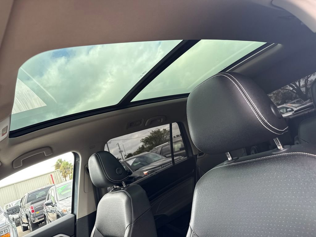 Used 2023 Volkswagen Atlas SE w/ Panoramic Sunroof Package image 11