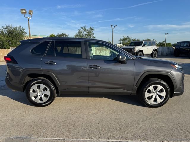 Used 2025 Toyota RAV4 LE AWD/4WD image 7
