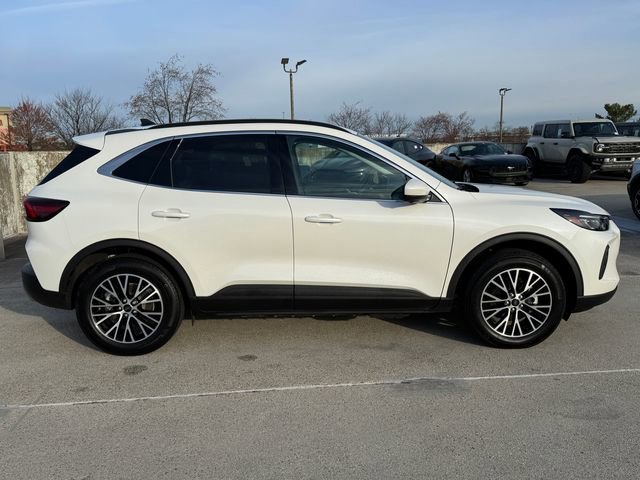 Certified 2025 Ford Escape SE w/ PHEV Premium Package image 6