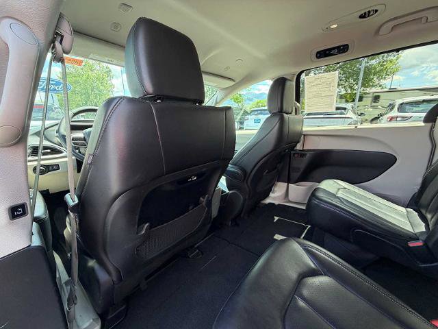 Used 2023 Chrysler Pacifica Touring-L FWD image 25