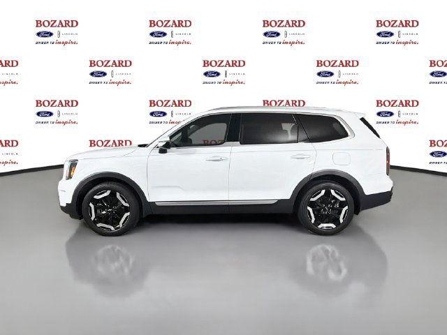 Used 2024 Kia Telluride EX w/ EX Captain's Chair Package FWD image 5