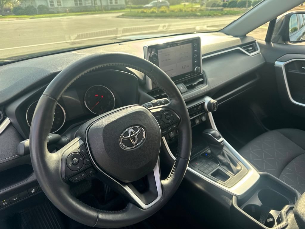 Used 2020 Toyota RAV4 XLE w/ Convenience Package AWD/4WD image 16
