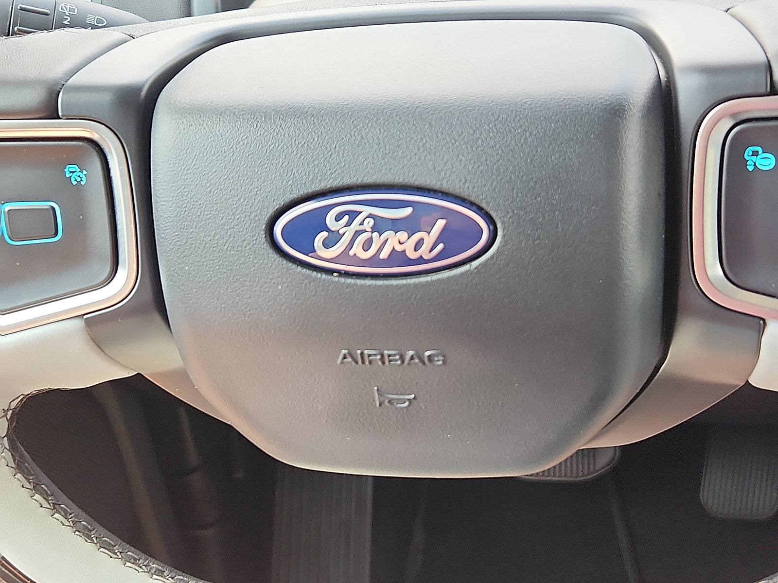 Certified 2025 Ford Expedition Max Platinum w/ Driver's Package AWD/4WD image 27
