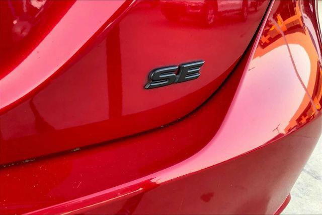 Used 2021 Toyota Camry SE w/ Convenience Package image 11