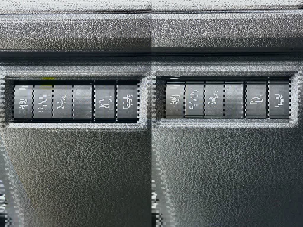 Used 2025 Toyota Camry SE w/ Multimedia Upgrade Package FWD image 27