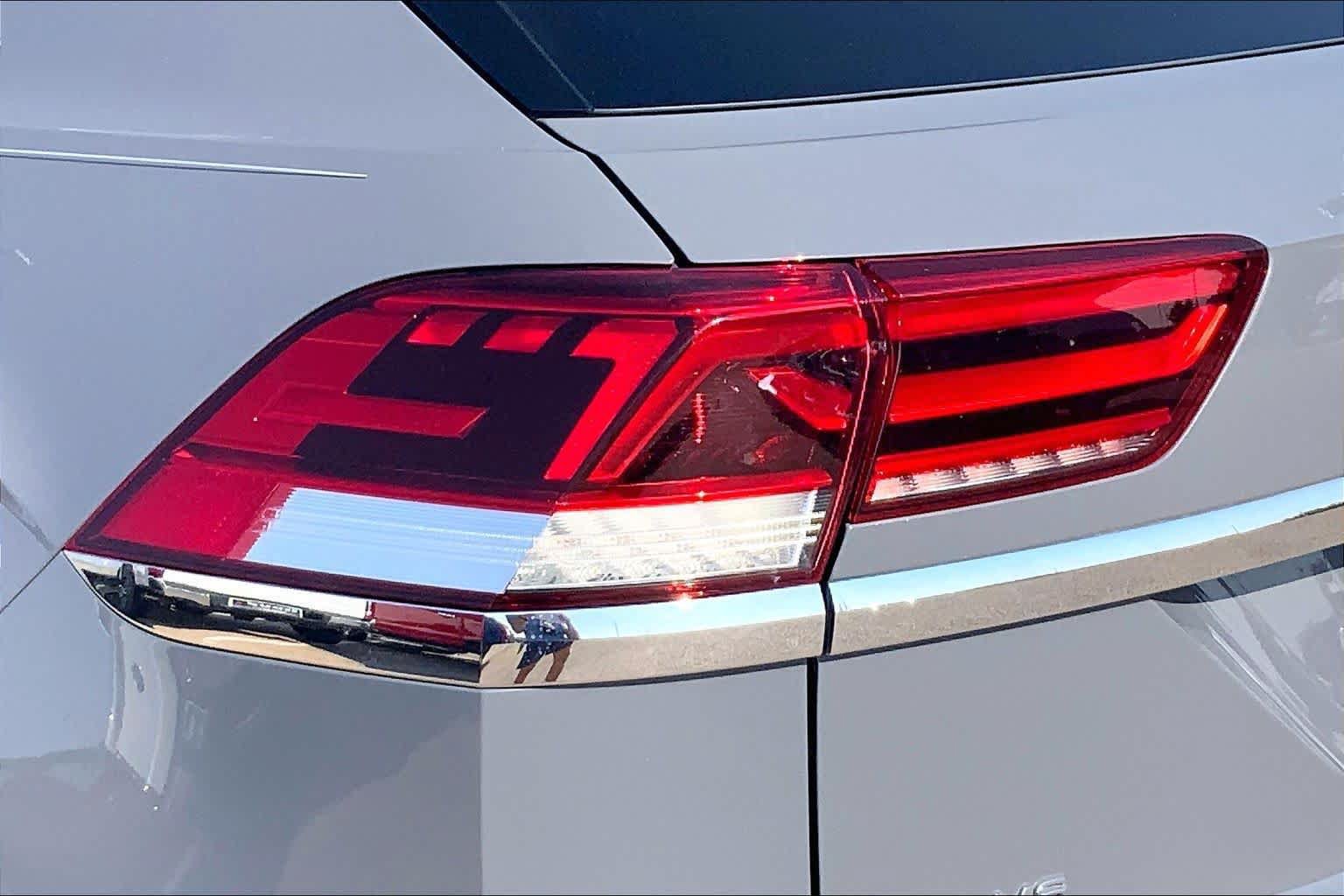 Used 2021 Volkswagen Atlas Cross Sport SE w/ V6 Towing Package FWD image 29