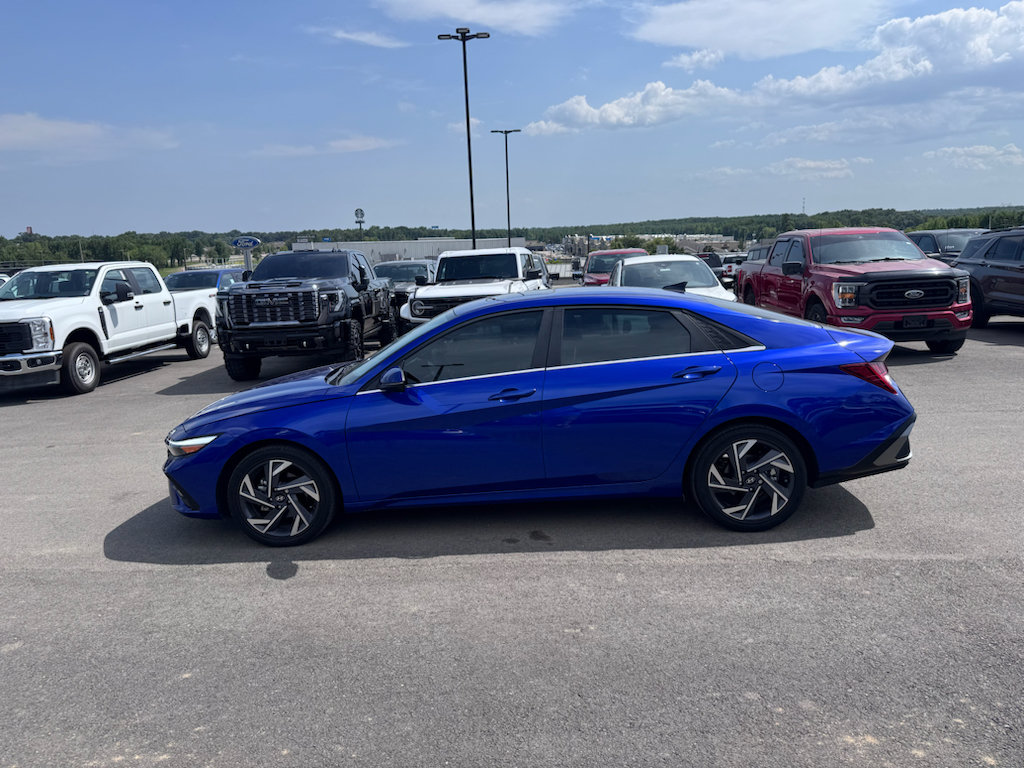 Used 2025 Hyundai Elantra Limited w/ Cargo Package FWD image 8