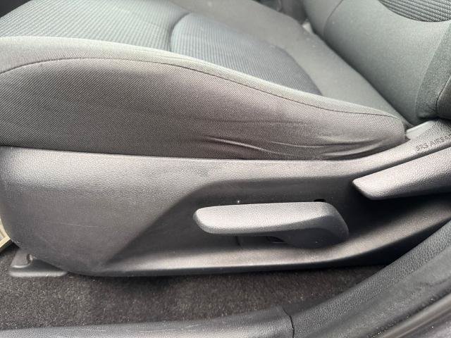 Used 2019 Toyota RAV4 LE AWD/4WD image 17