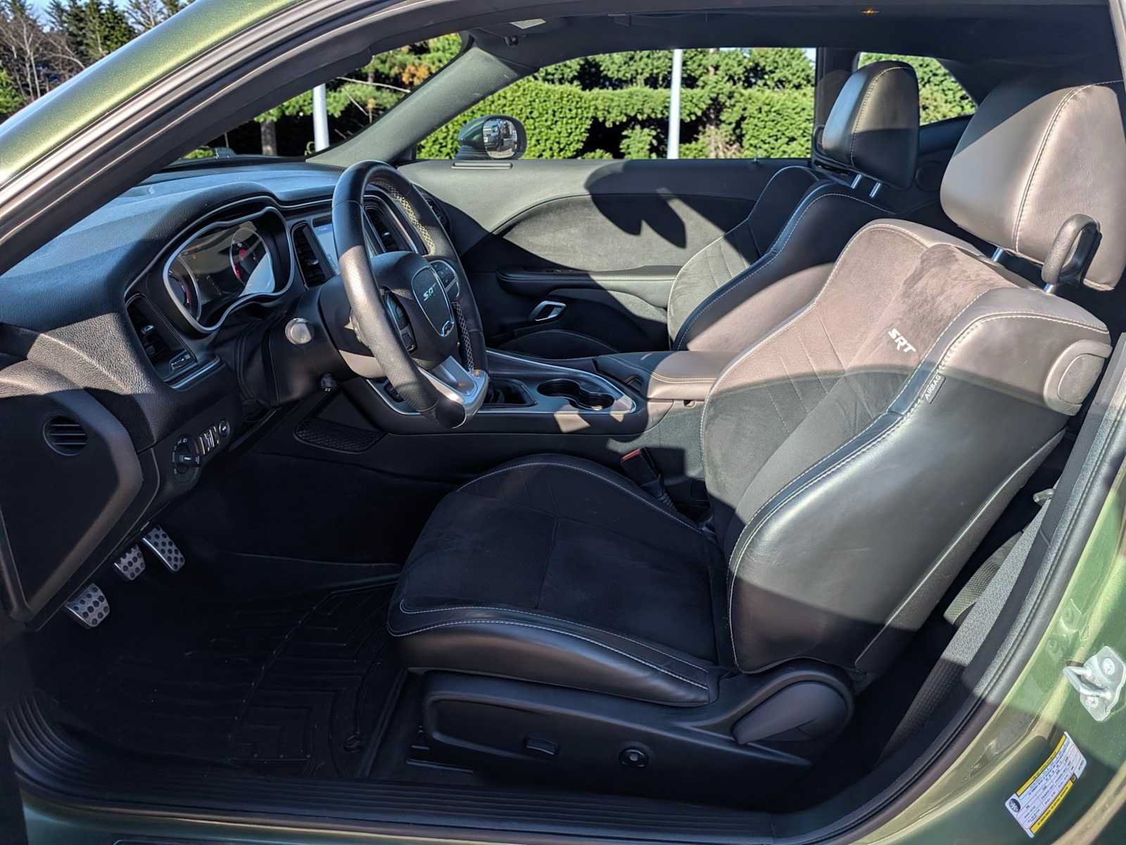 Used 2018 Dodge Challenger SRT w/ Technology Group RWD image 18