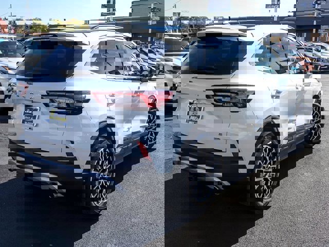 Certified 2023 Ford Escape SE w/ PHEV Premium Package image 6