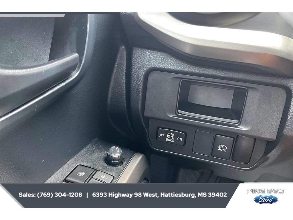 Used 2018 Toyota Tacoma SR5 RWD image 23