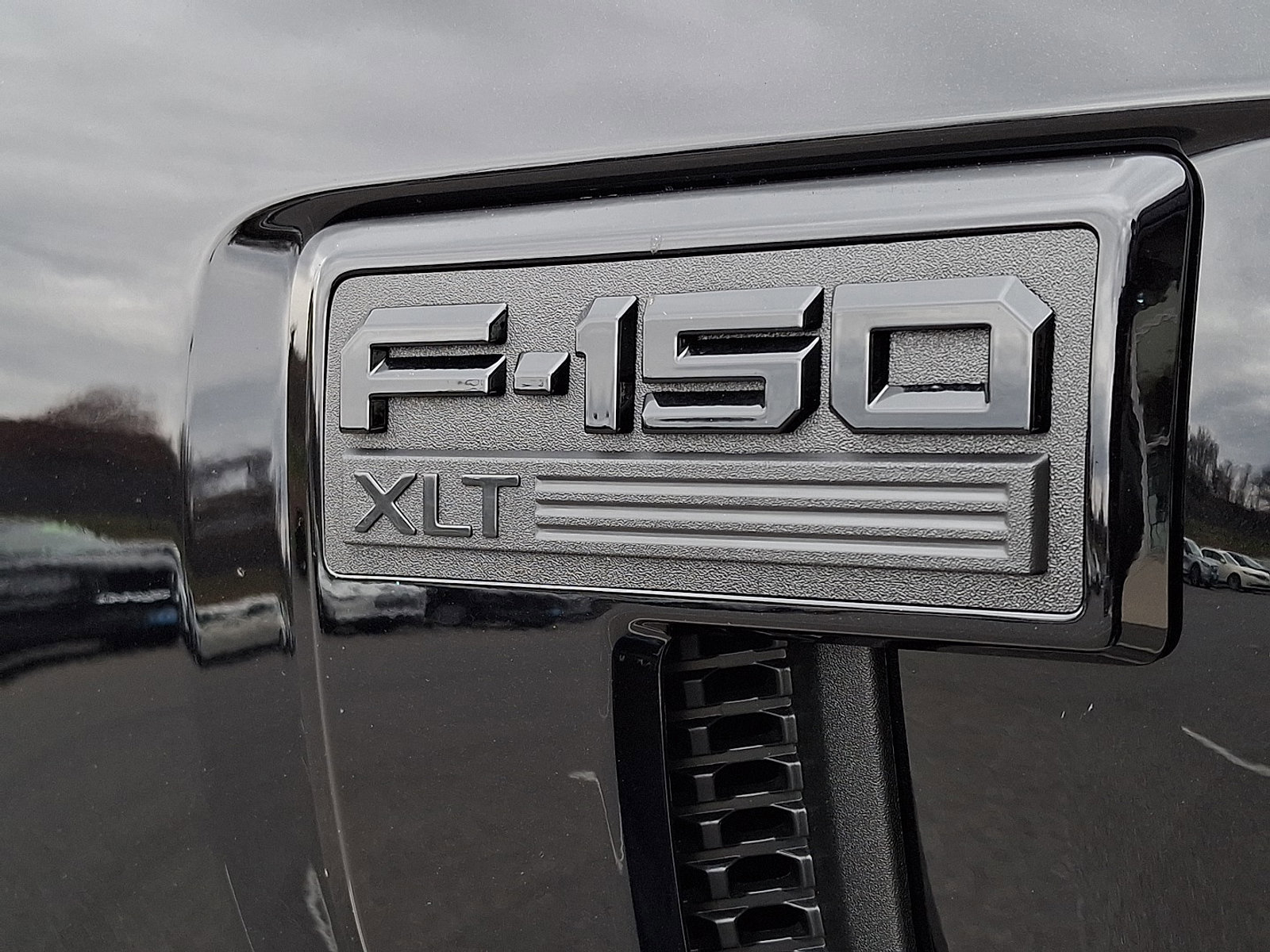 Certified 2025 Ford F150 XLT w/ Equipment Group 302A MID image 30