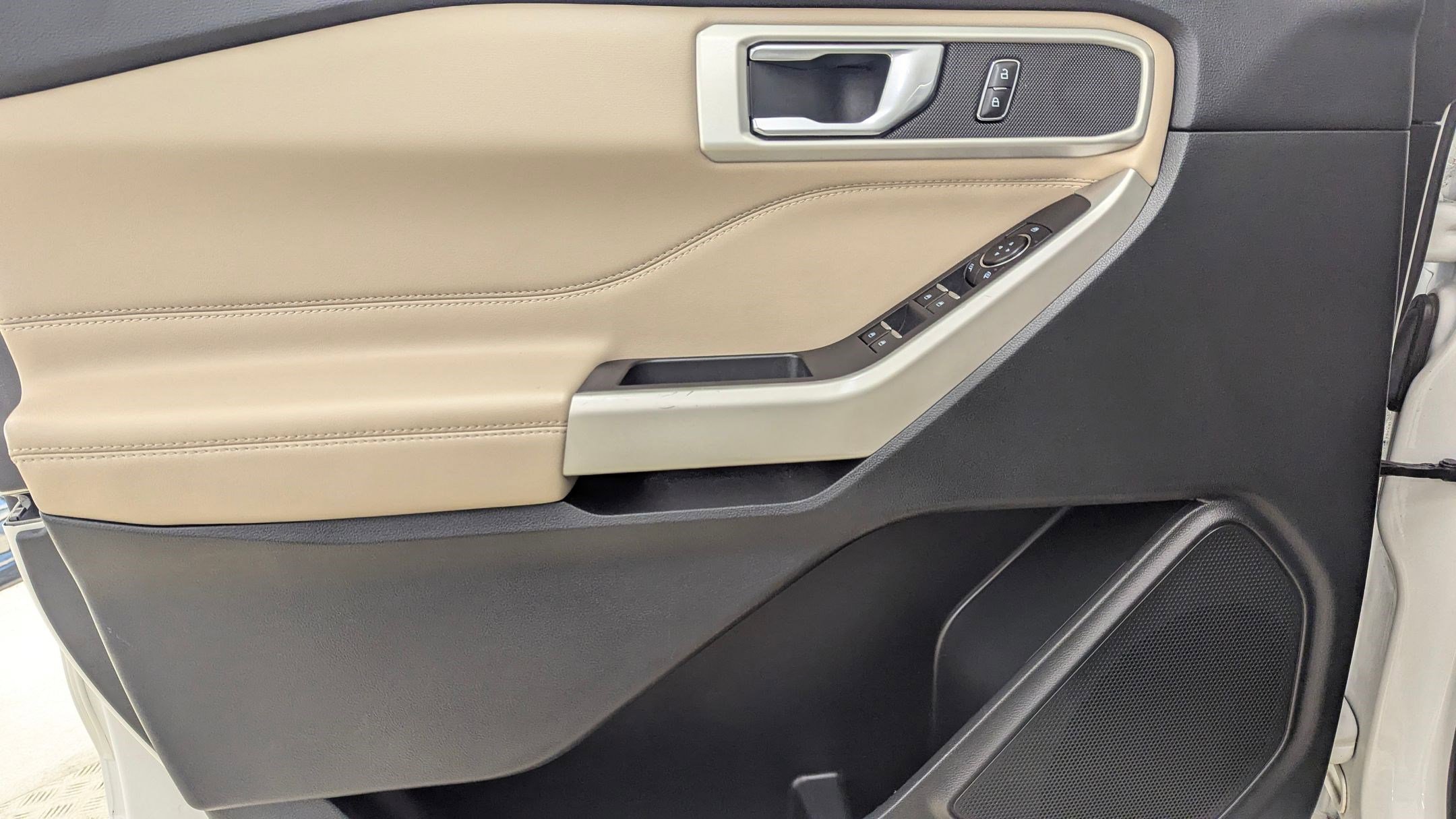 Certified 2022 Ford Explorer XLT w/ Equipment Group 202A image 13