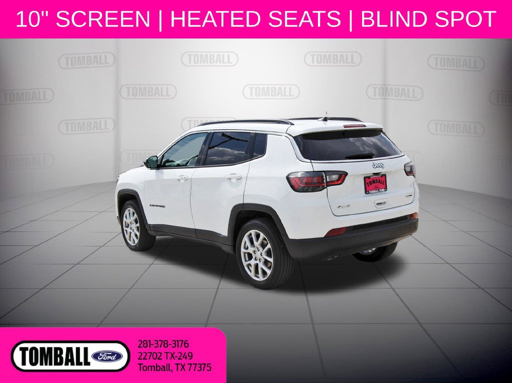 Used 2024 Jeep Compass Latitude w/ Sun and Sound Group AWD/4WD image 5